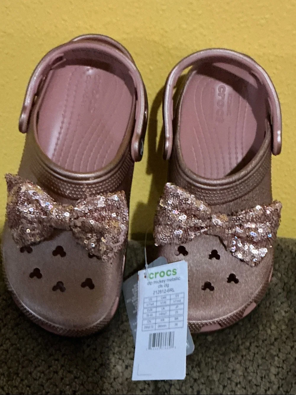CROCS Women’s 9 men’s 7 Rose Gold Sequin Bow Clog nwt bow Mickey Mouse fashion